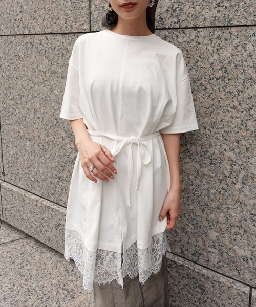 Ameri(アメリ)の「< ZOZOTOWN限定 > SCALLOP LACE SLIT OVER TEE(Tシャツ/カットソー・レディース・チャコールグレー/ホワイト/ベージュ・FREE)」の11枚目の写真
