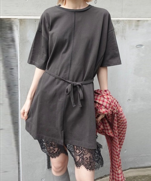 Ameri(アメリ)の「< ZOZOTOWN限定 > SCALLOP LACE SLIT OVER TEE(Tシャツ/カットソー・レディース・チャコールグレー/ホワイト/ベージュ・FREE)」の5枚目の写真