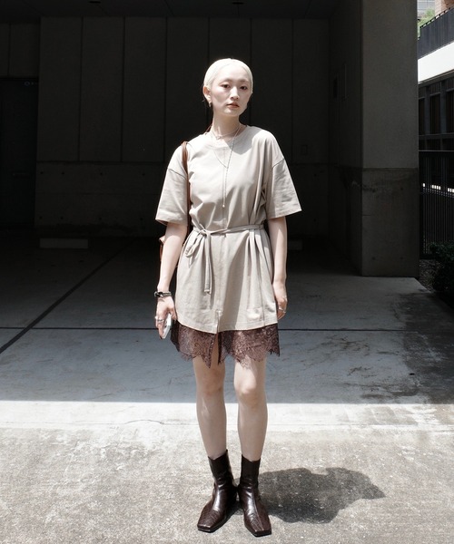 Ameri(アメリ)の「< ZOZOTOWN限定 > SCALLOP LACE SLIT OVER TEE(Tシャツ/カットソー・レディース・チャコールグレー/ホワイト/ベージュ・FREE)」の14枚目の写真