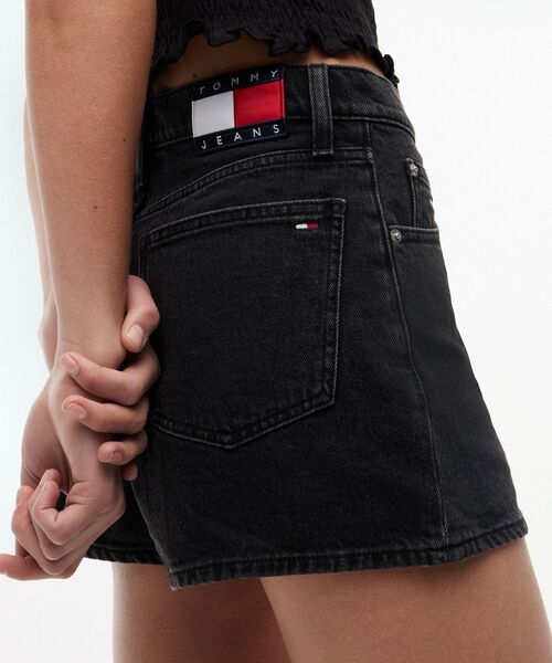 tommy jeans（トミー ジーンズ）の「ホットパンツ（デニムパンツ・レディース・ブラック・25inch/26inch/27inch）」の3枚目の写真
