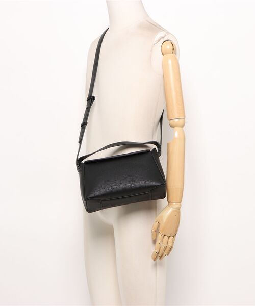 NiiNa(ニーナ)の「【 NiiNa / ニーナ 】高品質レザー2WAYミニハンドバッグ(ハンドバッグ・レディース・ブラック・FREE)」の2枚目の写真