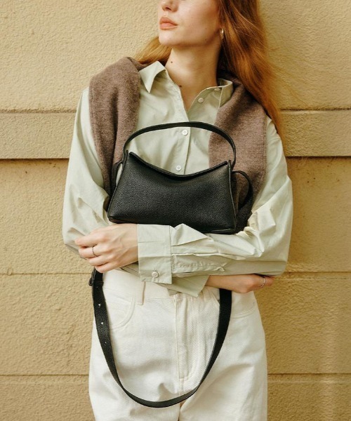 NiiNa(ニーナ)の「【 NiiNa / ニーナ 】高品質レザー2WAYミニハンドバッグ(ハンドバッグ・レディース・ブラック・FREE)」の1枚目の写真