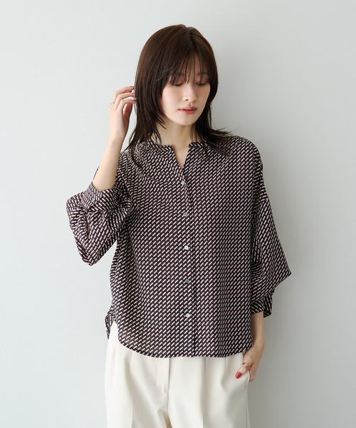 YECCA VECCA(イェッカヴェッカ)の「2wayボリューム袖ジオメ柄ブラウス(シャツ/ブラウス・レディース・ネイビー/アイボリー・FREE)」の2枚目の写真
