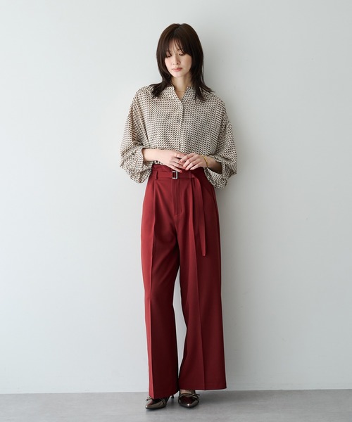 YECCA VECCA(イェッカヴェッカ)の「2wayボリューム袖ジオメ柄ブラウス(シャツ/ブラウス・レディース・ネイビー/アイボリー・FREE)」の4枚目の写真