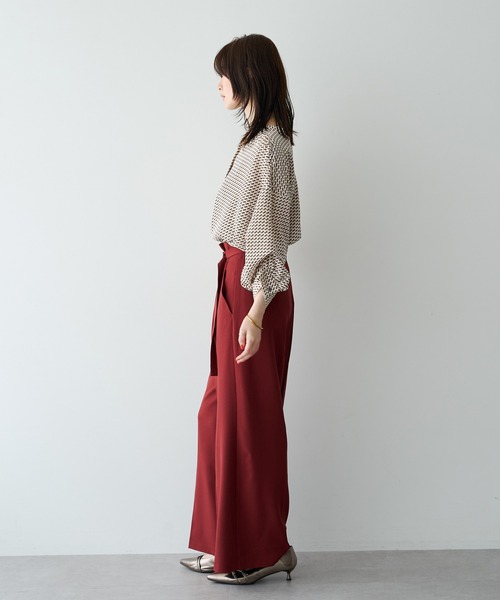 YECCA VECCA(イェッカヴェッカ)の「2wayボリューム袖ジオメ柄ブラウス(シャツ/ブラウス・レディース・ネイビー/アイボリー・FREE)」の7枚目の写真