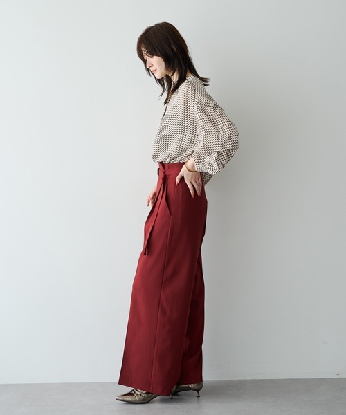 YECCA VECCA(イェッカヴェッカ)の「2wayボリューム袖ジオメ柄ブラウス(シャツ/ブラウス・レディース・ネイビー/アイボリー・FREE)」の8枚目の写真