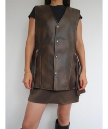 TRUNC（トランクエイティーエイト）の「V Neck Eco Leather Flared Vest（その他アウター）」