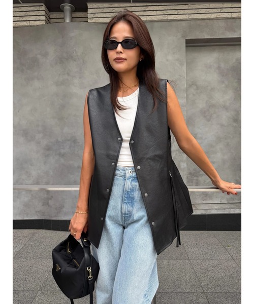 TRUNC(トランクエイティーエイト)の「V Neck Eco Leather Flared Vest(その他アウター・レディース・ブラック/ブラウン・FREE)」の10枚目の写真