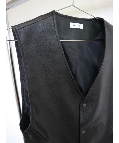 TRUNC(トランクエイティーエイト)の「V Neck Eco Leather Flared Vest(その他アウター・レディース・ブラック/ブラウン・FREE)」の19枚目の写真