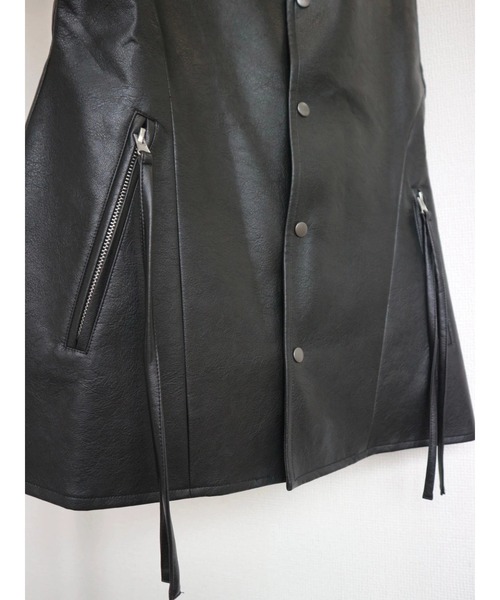 TRUNC(トランクエイティーエイト)の「V Neck Eco Leather Flared Vest(その他アウター・レディース・ブラック/ブラウン・FREE)」の4枚目の写真
