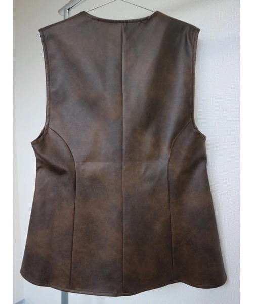 TRUNC(トランクエイティーエイト)の「V Neck Eco Leather Flared Vest(その他アウター・レディース・ブラック/ブラウン・FREE)」の5枚目の写真