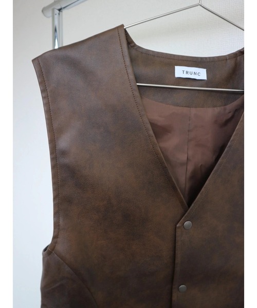TRUNC(トランクエイティーエイト)の「V Neck Eco Leather Flared Vest(その他アウター・レディース・ブラック/ブラウン・FREE)」の6枚目の写真
