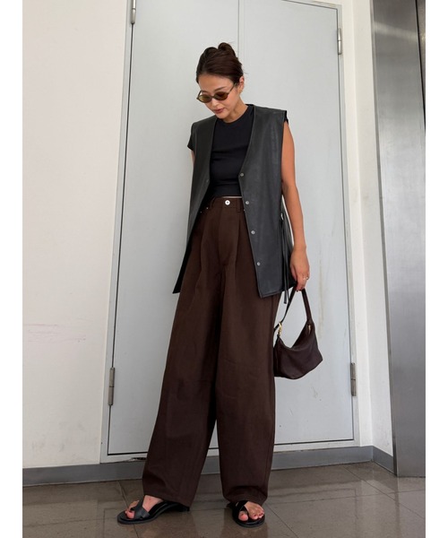 TRUNC(トランクエイティーエイト)の「V Neck Eco Leather Flared Vest(その他アウター・レディース・ブラック/ブラウン・FREE)」の17枚目の写真