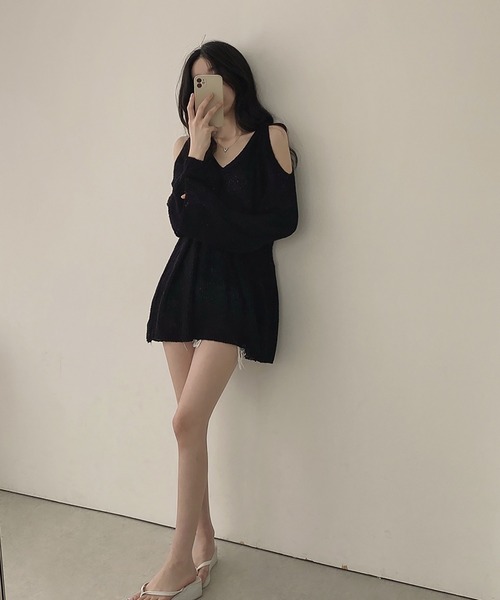 Girly Doll(ガーリードール)の「Vネックオフショルリブニット(ニット/セーター・レディース・ベージュ/ブラック/グリーン・FREE)」の6枚目の写真
