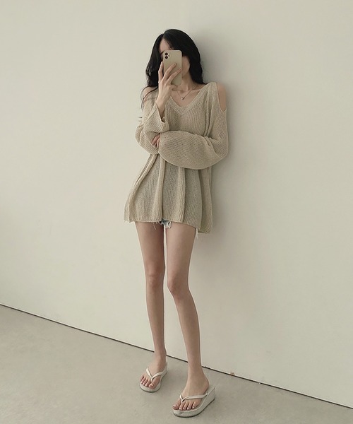 Girly Doll(ガーリードール)の「Vネックオフショルリブニット(ニット/セーター・レディース・ベージュ/ブラック/グリーン・FREE)」の13枚目の写真