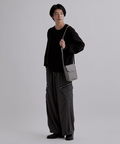 tk.TAKEO KIKUCHI(ティーケータケオキクチ)の「ソレッタフラップショルダーバッグ(ショルダーバッグ・メンズ・ダークグレー/ブラック・00)」の8枚目の写真