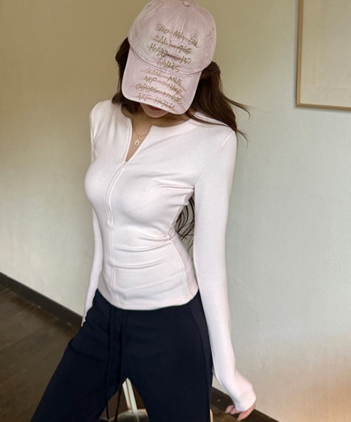 Aelina(エリナ)の「ノーカラーファスナーシンプルTシャツ(Tシャツ/カットソー・レディース・ホワイト/ブラック/ピンク・FREE)」の1枚目の写真