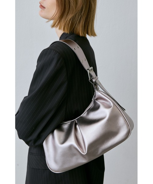un/neu(アンノイ)の「ワンタックワイドハンドルバッグ / フェイクレザーショルダーバッグ / 500mlペットボトル収納可能(ハンドバッグ・レディース・ブラック・FREE)」の11枚目の写真