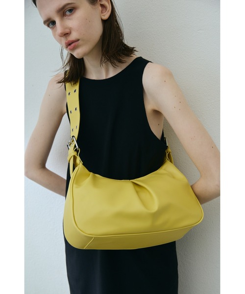 un/neu(アンノイ)の「ワンタックワイドハンドルバッグ / フェイクレザーショルダーバッグ / 500mlペットボトル収納可能(ハンドバッグ・レディース・ブラック・FREE)」の18枚目の写真