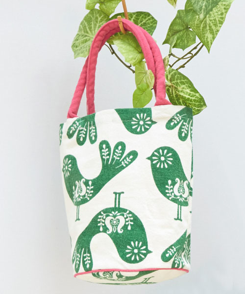 チャイハネ（チャイハネ）の「【チャイハネ】フォークロアプリント バケツバッグ（トートバッグ・レディース・ブラック/ターコイズブルー/イエロー/ピンク/ホワイト/オレンジ/マスタード/オフホワイト/パープル/グリーン・FREE）」の2枚目の写真