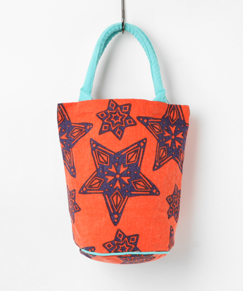 チャイハネ（チャイハネ）の「【チャイハネ】フォークロアプリント バケツバッグ（トートバッグ・レディース・ブラック/ターコイズブルー/イエロー/ピンク/ホワイト/オレンジ/マスタード/オフホワイト/パープル/グリーン・FREE）」の10枚目の写真