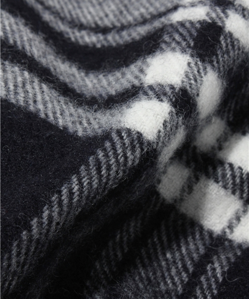 SHIPS for women（シップスフォーウィメン）の「TRADITIONAL WEATHERWEAR:チェック　ブランケット　マフラー（マフラー・レディース・ナチュラル/レッド/ネイビー・ONE SIZE）」の5枚目の写真