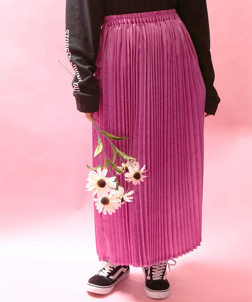 WC（ダブル シー）の「WC/サテンプリーツロングスカート（スカート・レディース・レッド/ピンク/パープル/ブラック・FREE）」の3枚目の写真