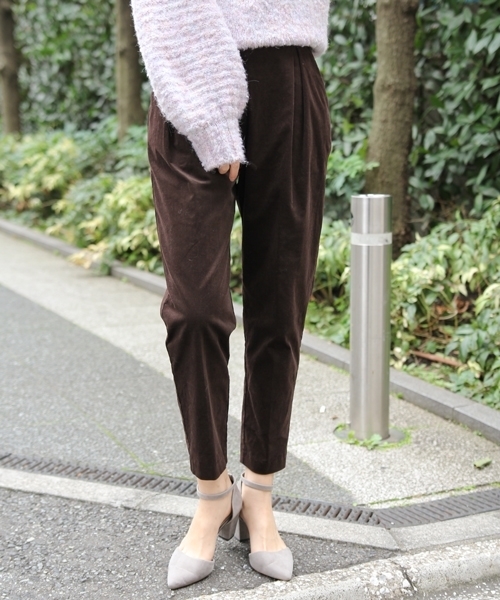 Andemiu(アンデミュウ)の「ハイライズコーデュロイパンツ775927(その他パンツ・レディース・ダークブラウン/ベージュ/グリーン・SMALL/MEDIUM)」の1枚目の写真