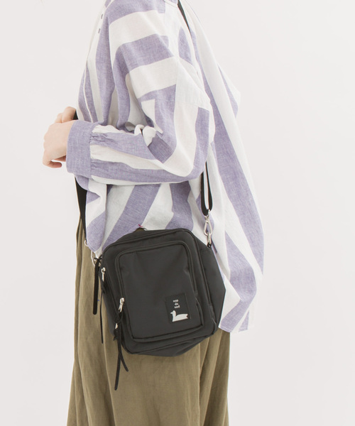 nop de nod（ノップドゥノッド）の「Carre ショルダーS（ショルダーバッグ・レディース・ブラック/レッド/ネイビー/オフホワイト・8）」の3枚目の写真