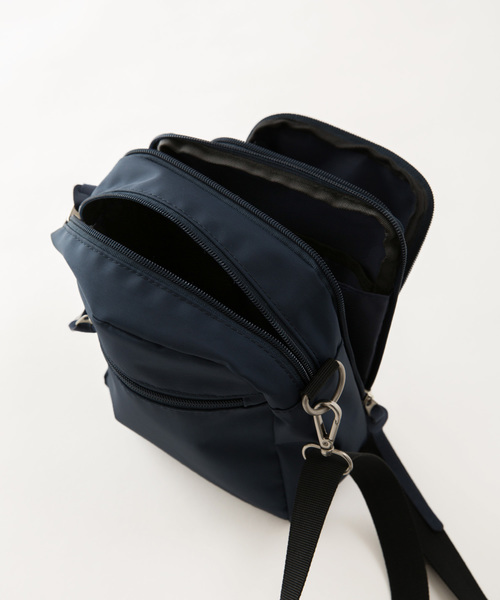 nop de nod（ノップドゥノッド）の「Carre ショルダーS（ショルダーバッグ・レディース・ブラック/レッド/ネイビー/オフホワイト・8）」の11枚目の写真