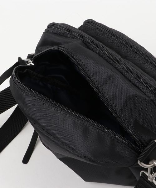 nop de nod（ノップドゥノッド）の「Carre ショルダーS（ショルダーバッグ・レディース・ブラック/レッド/ネイビー/オフホワイト・8）」の16枚目の写真