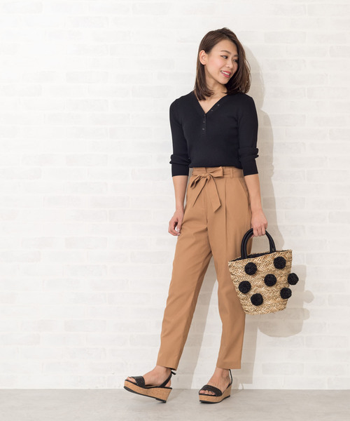 NATURAL BEAUTY BASIC（ナチュラルビューティーベーシック）の「ハイツイストコットンペグパンツ（その他パンツ・レディース・ダークベージュ/カーキ・MEDIUM/SMALL/X-SMALL）」の20枚目の写真