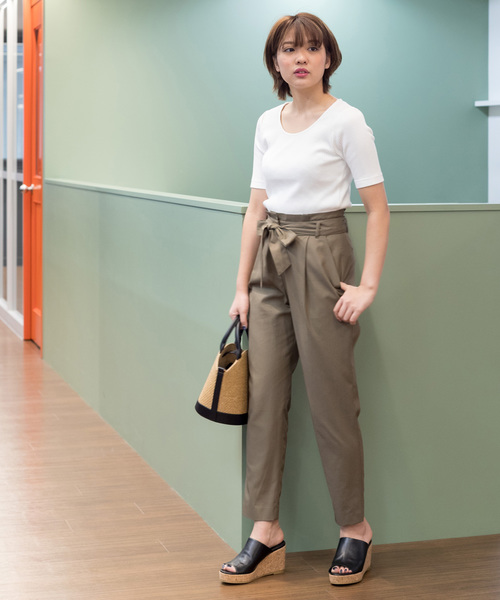 NATURAL BEAUTY BASIC（ナチュラルビューティーベーシック）の「ハイツイストコットンペグパンツ（その他パンツ・レディース・ダークベージュ/カーキ・MEDIUM/SMALL/X-SMALL）」の8枚目の写真