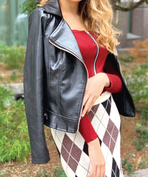 SPIGA(スピーガ)の「フロントZIPリブニットTOPS(Tシャツ/カットソー・レディース・ブラック/ボルドー/オレンジ・FREE)」の3枚目の写真