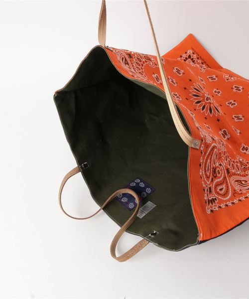 OLD BETTY'S(オールドベティーズ)の「Bandana Remake Tote Bag/バンダナ リメイク トート バッグ(トートバッグ・レディース・ホワイト/ブラック/パープル/ネイビー/ピンク/オレンジ/グリーン/ロイヤルブルー/レッド/ターコイズブルー/イエロー/グレイッシュブルー/その他・FREE)」の19枚目の写真