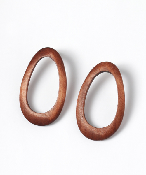 BAYFLOW(ベイフロー)の「オーバルウッドピアス(ピアス(両耳用)・レディース・ナチュラル/ブラウン・FREE)」の5枚目の写真