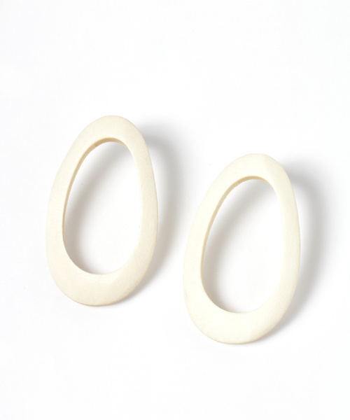 BAYFLOW(ベイフロー)の「オーバルウッドピアス(ピアス(両耳用)・レディース・ナチュラル/ブラウン・FREE)」の6枚目の写真