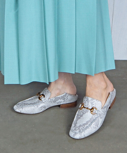 enchanted(エンチャンテッド)の「本革ビットローファーバブーシュ(ローファー)」|グレー系その他