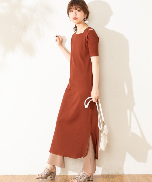 natural couture(ナチュラルクチュール)の「ワンショルストラップテレコワンピ(ワンピース・レディース・ブラック/ベージュ/ブラウン/アイボリー・FREE)」の4枚目の写真