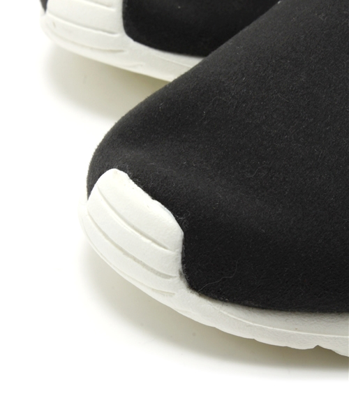 NIKE(ナイキ)の「店舗限定 ナイキ ローシラン NIKE ROSHERUN NM 631749-090(スニーカー・メンズ・ブラック・27.5cm/28cm/28.5cm/26cm/24cm/24.5cm/27cm/26.5cm)」の5枚目の写真