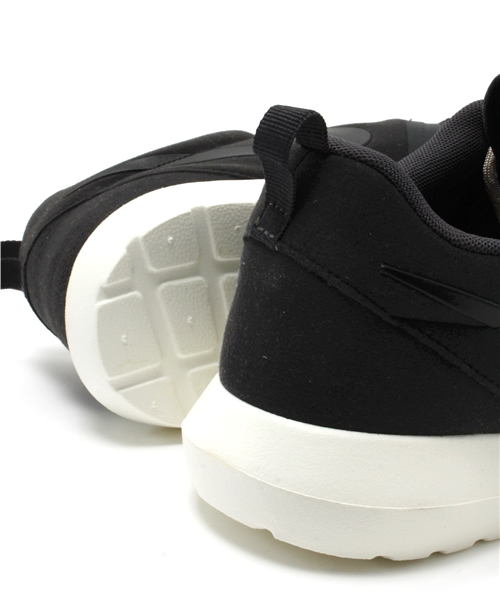 NIKE(ナイキ)の「店舗限定 ナイキ ローシラン NIKE ROSHERUN NM 631749-090(スニーカー・メンズ・ブラック・27.5cm/28cm/28.5cm/26cm/24cm/24.5cm/27cm/26.5cm)」の3枚目の写真