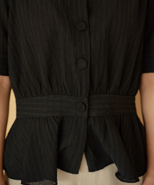 NEUNA(ヌナ)の「シャーリングぺプラムVネックブラウス/ウエストシェイプ(シャツ/ブラウス・レディース・ブラック/ライトグリーン/ナチュラル・FREE)」の9枚目の写真