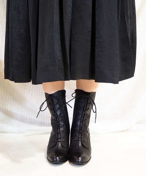 apres（アプレ）の「〈apres（アプレ）〉レースアップブーツ（ブーツ・レディース・グレー/レッド/ブラック・23.0cm/23.5cm/22.5cm/24.0cm/24.5cm）」の2枚目の写真