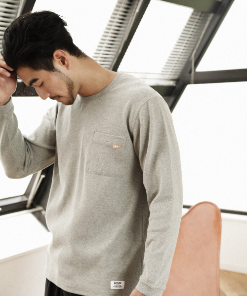 BAYFLOW(ベイフロー)の「BCスムースクルーネックL/S Tシャツ(Tシャツ/カットソー・メンズ・ホワイト/グレー/ブラック・MEDIUM/LARGE/SMALL)」の3枚目の写真