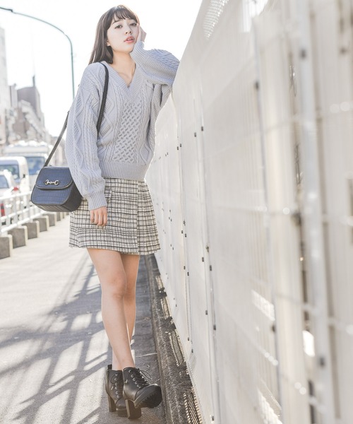 Heather(ヘザー)の「バックリボンケーブルニット 867423(ニット/セーター・レディース・アイボリー/ブラック/サックスブルー・FREE)」の4枚目の写真