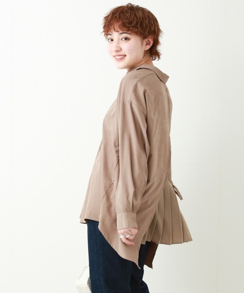 n'ee-ne（ネーネ）の「バックプリーツ　ツイルピーチ切替ブラウス（シャツ/ブラウス・レディース・ベージュ/ブラウン/ブラック/モカ/ミント・FREE）」の3枚目の写真