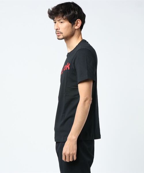 Reebok(リーボック)の「グラフィック シリーズ リニア ロゴ Tシャツ / Graphic Series Linear Logo Tee(Tシャツ/カットソー・メンズ・ホワイト/ブラック/ターコイズブルー/グレー/ブラック×ホワイト/ネイビー/アーミー・XXX-LARGE/XXXX-LARGE/LARGE/MEDIUM/X-LARGE/SMALL/XX-LARGE/X-SMALL)」の8枚目の写真