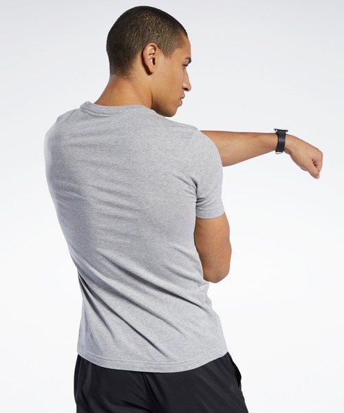 Reebok(リーボック)の「グラフィック シリーズ リニア ロゴ Tシャツ / Graphic Series Linear Logo Tee(Tシャツ/カットソー・メンズ・ホワイト/ブラック/ターコイズブルー/グレー/ブラック×ホワイト/ネイビー/アーミー・XXX-LARGE/XXXX-LARGE/LARGE/MEDIUM/X-LARGE/SMALL/XX-LARGE/X-SMALL)」の15枚目の写真