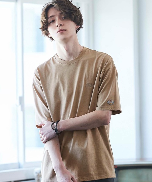 Dickies(ディッキーズ)の「Dickies別注 ロゴ刺繍オーバーサイズ半袖カットソー(Tシャツ/カットソー・メンズ・ホワイト/ブラック/ダークグリーン/ベージュ/ネイビー/ブラウン・S/M/L)」の4枚目の写真