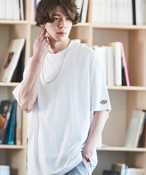 Dickies(ディッキーズ)の「Dickies別注 ロゴ刺繍オーバーサイズ半袖カットソー(Tシャツ/カットソー・メンズ・ホワイト/ブラック/ダークグリーン/ベージュ/ネイビー/ブラウン・S/M/L)」の1枚目の写真
